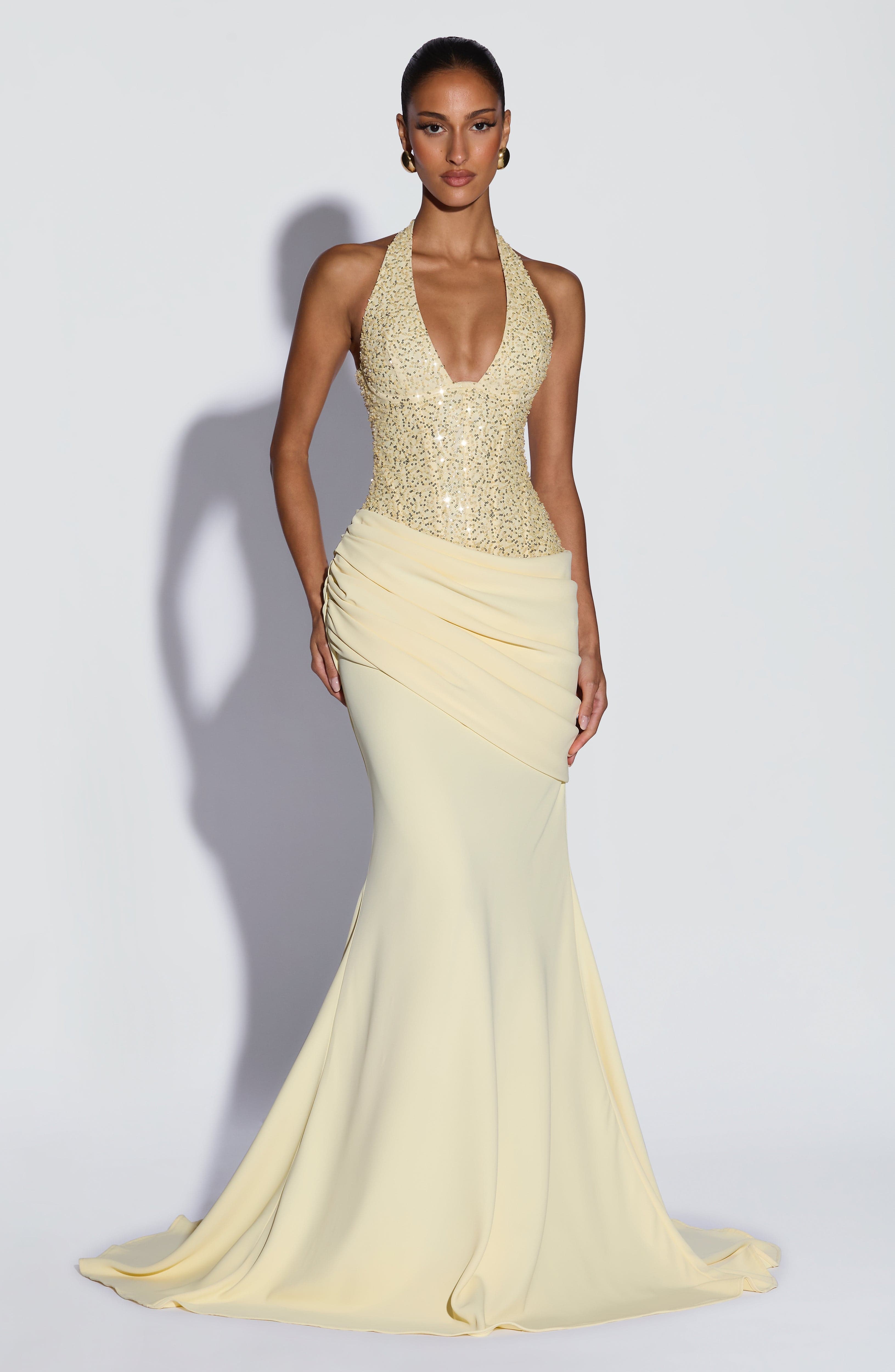 ラグジュアリーなホルターネックVネックシークインマキシガウン - Maxi Dress Halter のレビューと価格
