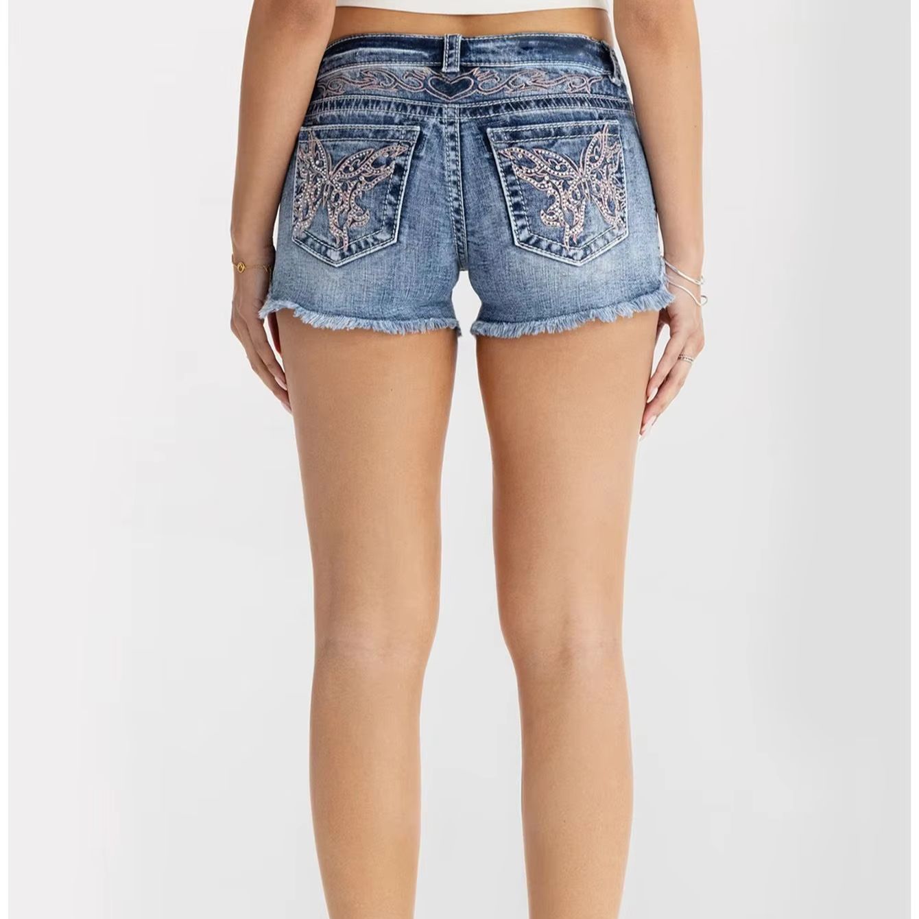 女性服 バタフライラインストーンデニムショートパンツ 女性用 - Shorts Denim Frayed のレビューと価格