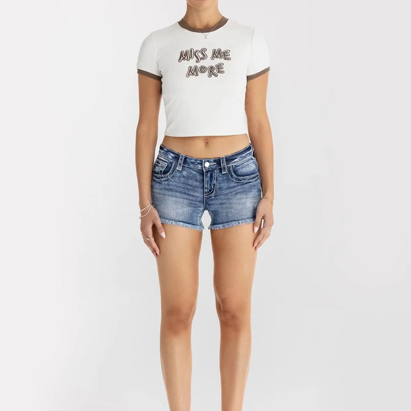 女性服 バタフライラインストーンデニムショートパンツ 女性用 - Shorts Denim Frayed のレビューと価格