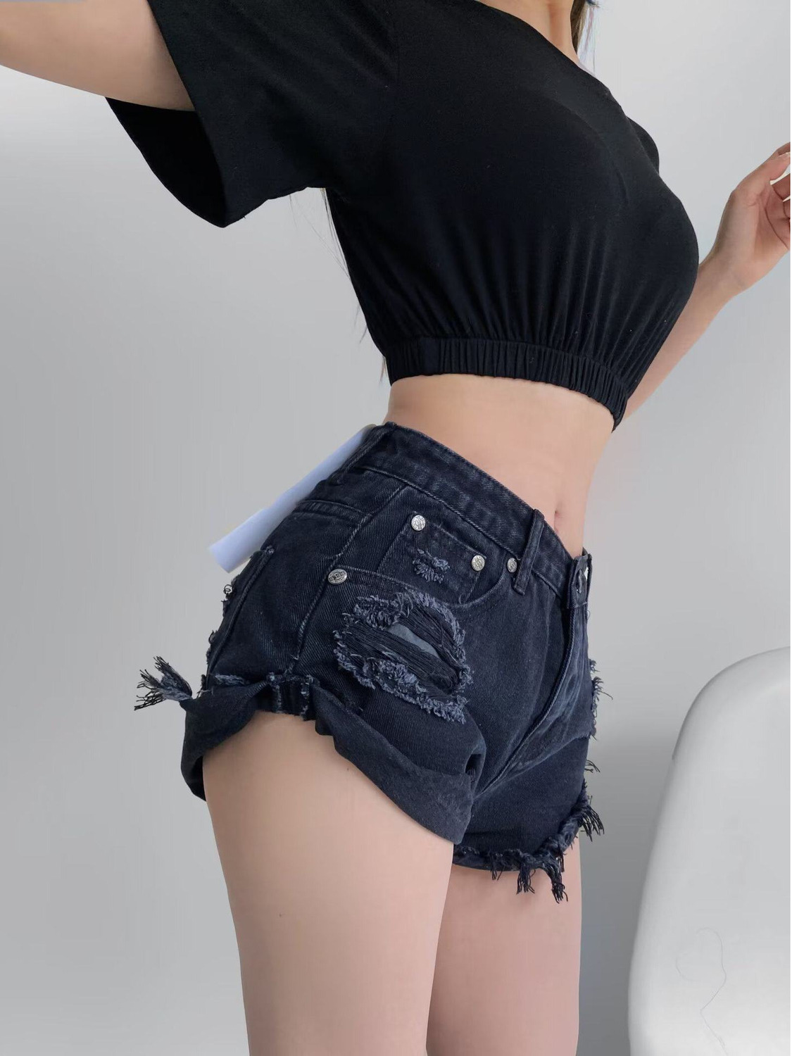 レディース ローウエスト ダメージデニムショートパンツ Y2 - Shorts Denim Frayed のレビューと価格