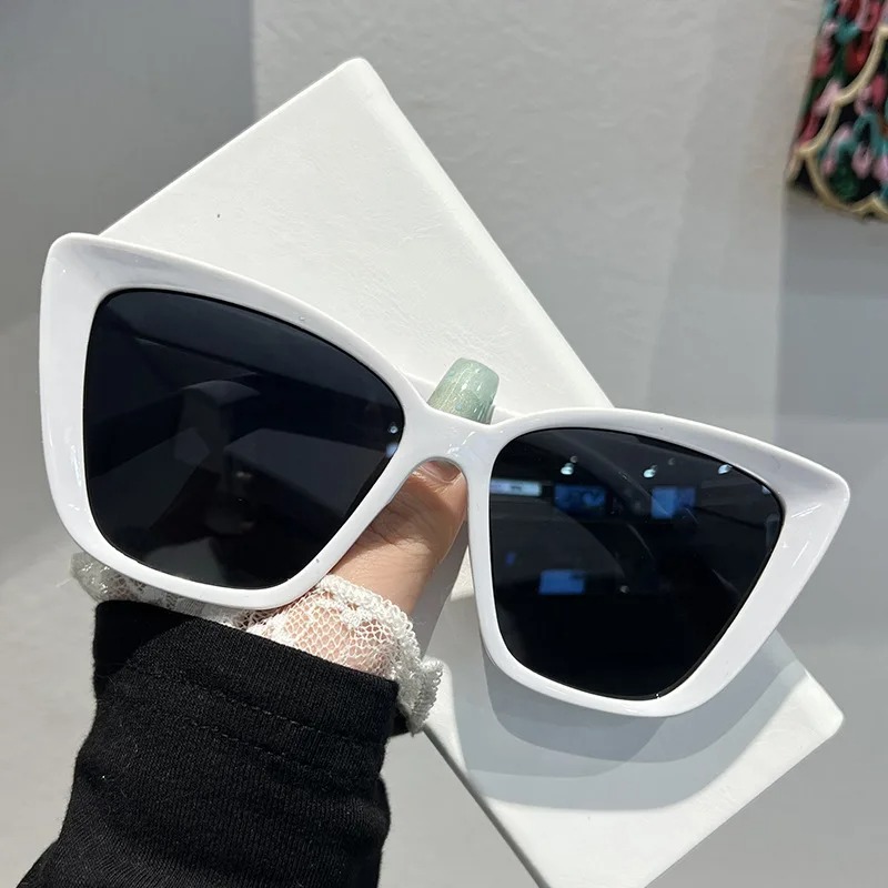トレンディなキャットアイサングラス女性用レトロスクエアサング - Sunglasses Cat Eye のレビューと価格
