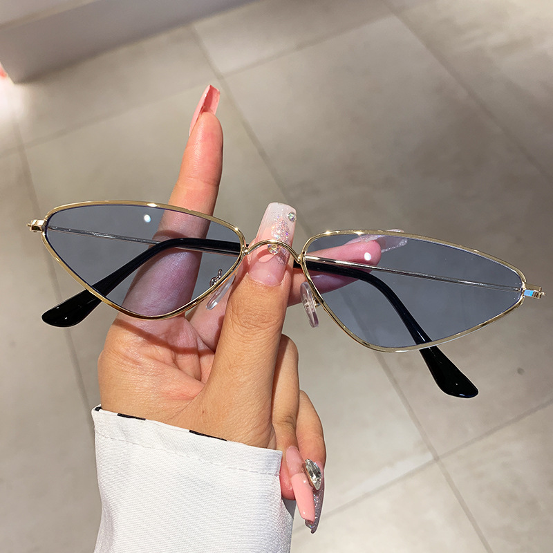 新型キャットアイスモールフレームサングラス、レトロサイクリン - Sunglasses Cat Eye のレビューと価格