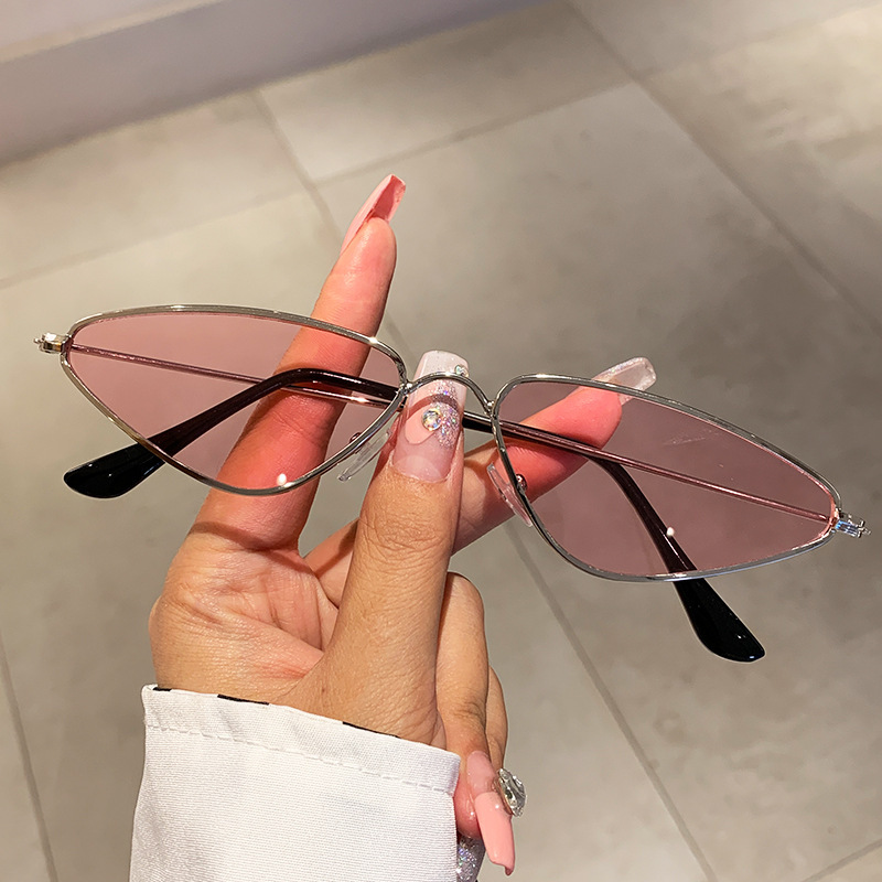 新型キャットアイスモールフレームサングラス、レトロサイクリン - Sunglasses Cat Eye のレビューと価格