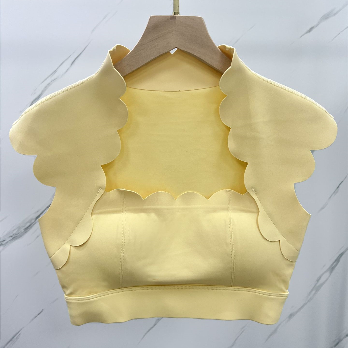 パッド入りウェーブデザインレディーススポーツベストヨガブラタ - Crop Top Crochet のレビューと価格